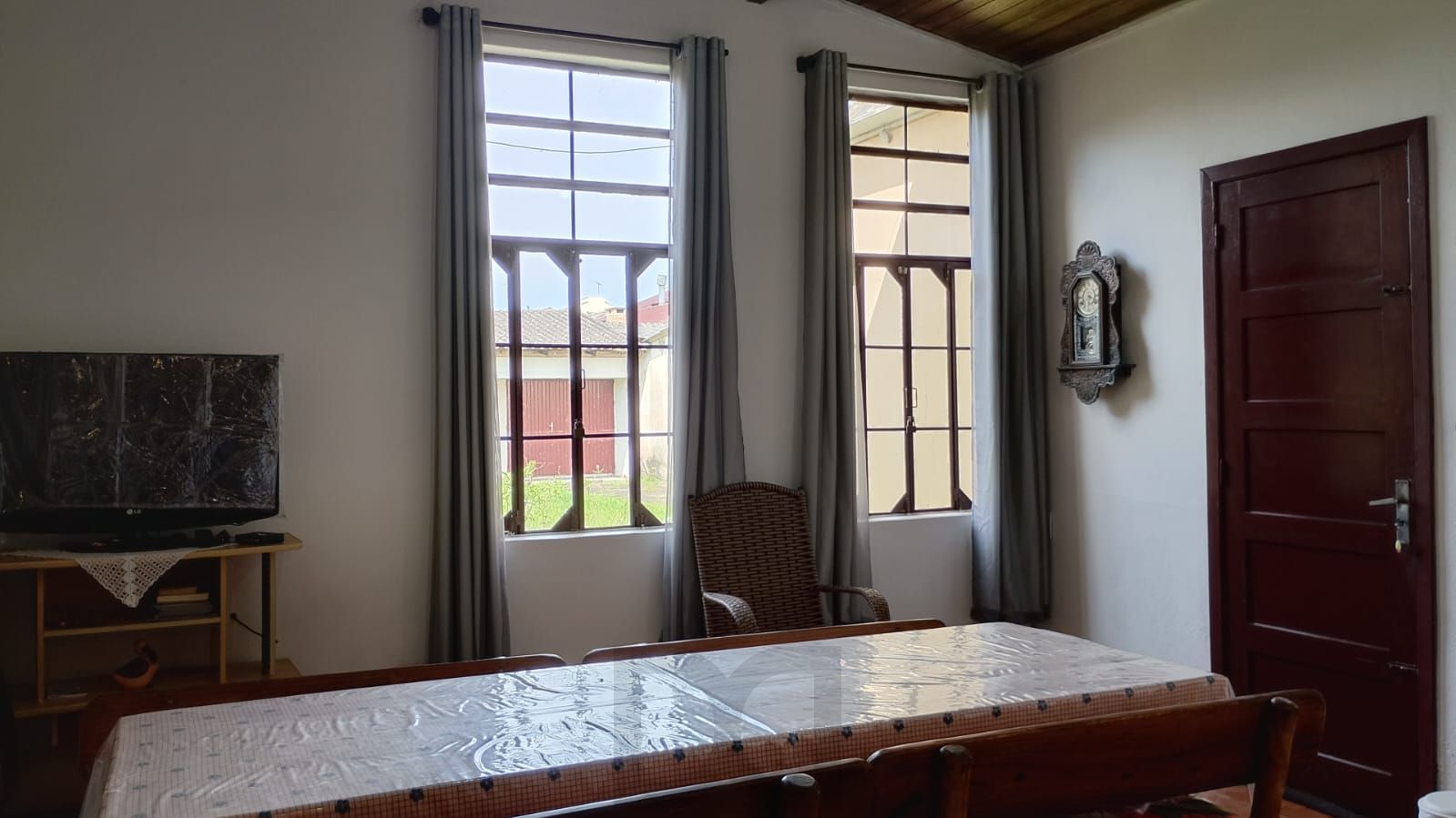 Casa térrea com 2 dormitórios na casa da frente e no fundos ,um galpão de alvenaria , churrasqueira ! — foto 8