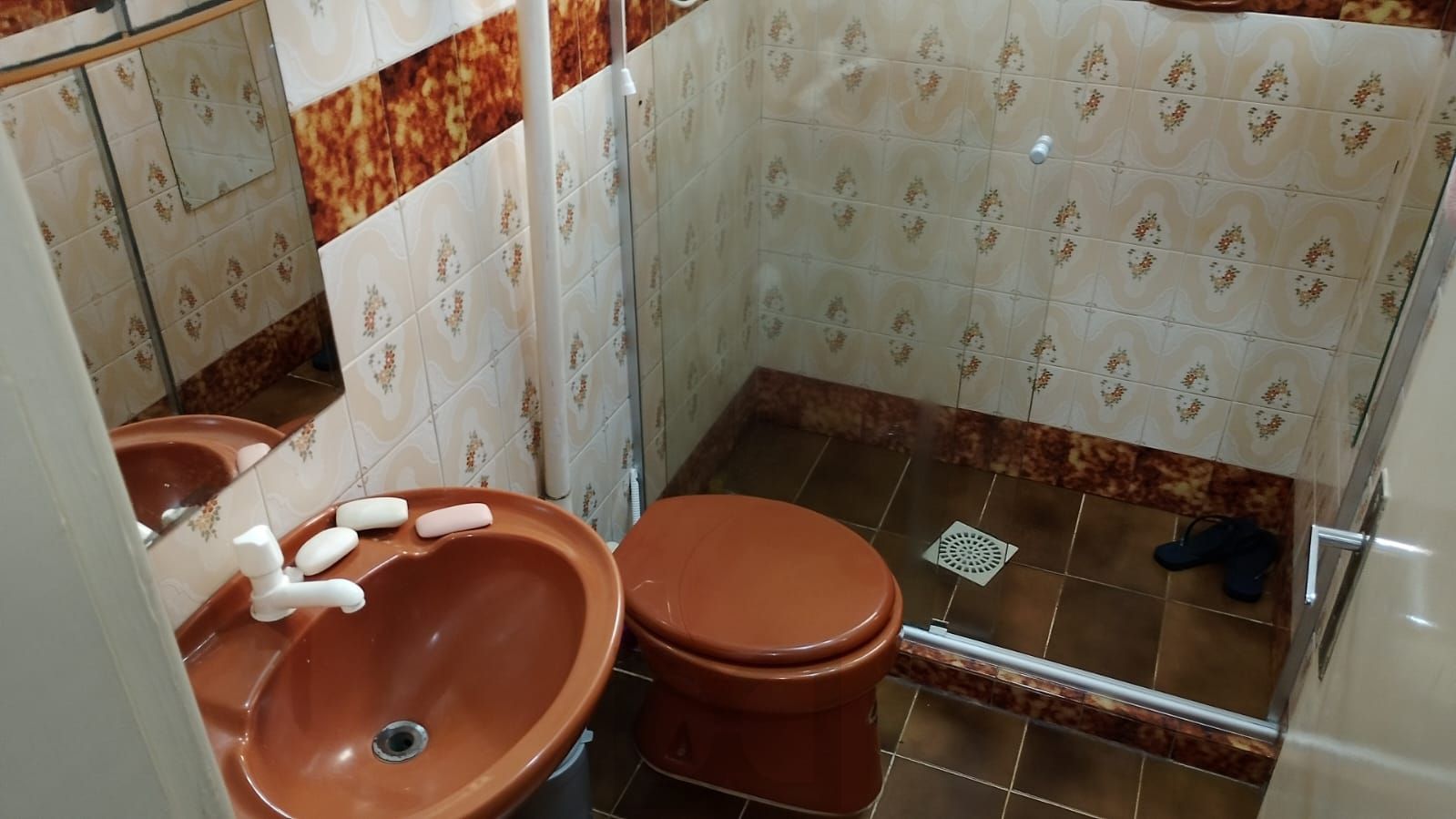 Casa térrea com 2 dormitórios na casa da frente e no fundos ,um galpão de alvenaria , churrasqueira ! — foto 11