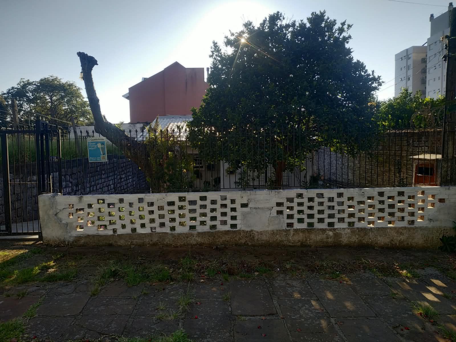 Casas com 4 quartos, vagas de garagem, churrasqueira, jardim, no bairro Bom Jesus — foto 1