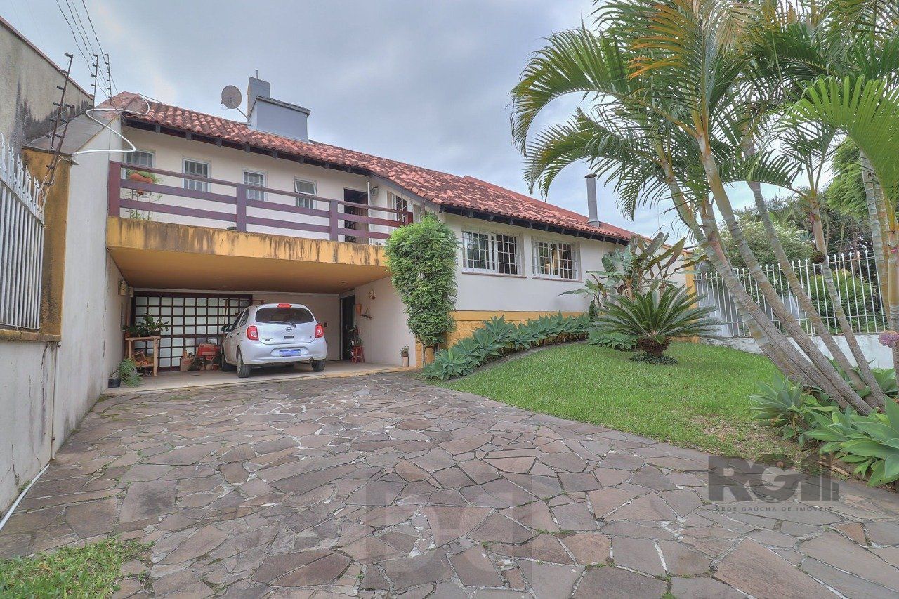 Casa a venda composta de 4 dormitórios no bairro Jardim Isabel em Porto Alegre — foto 2