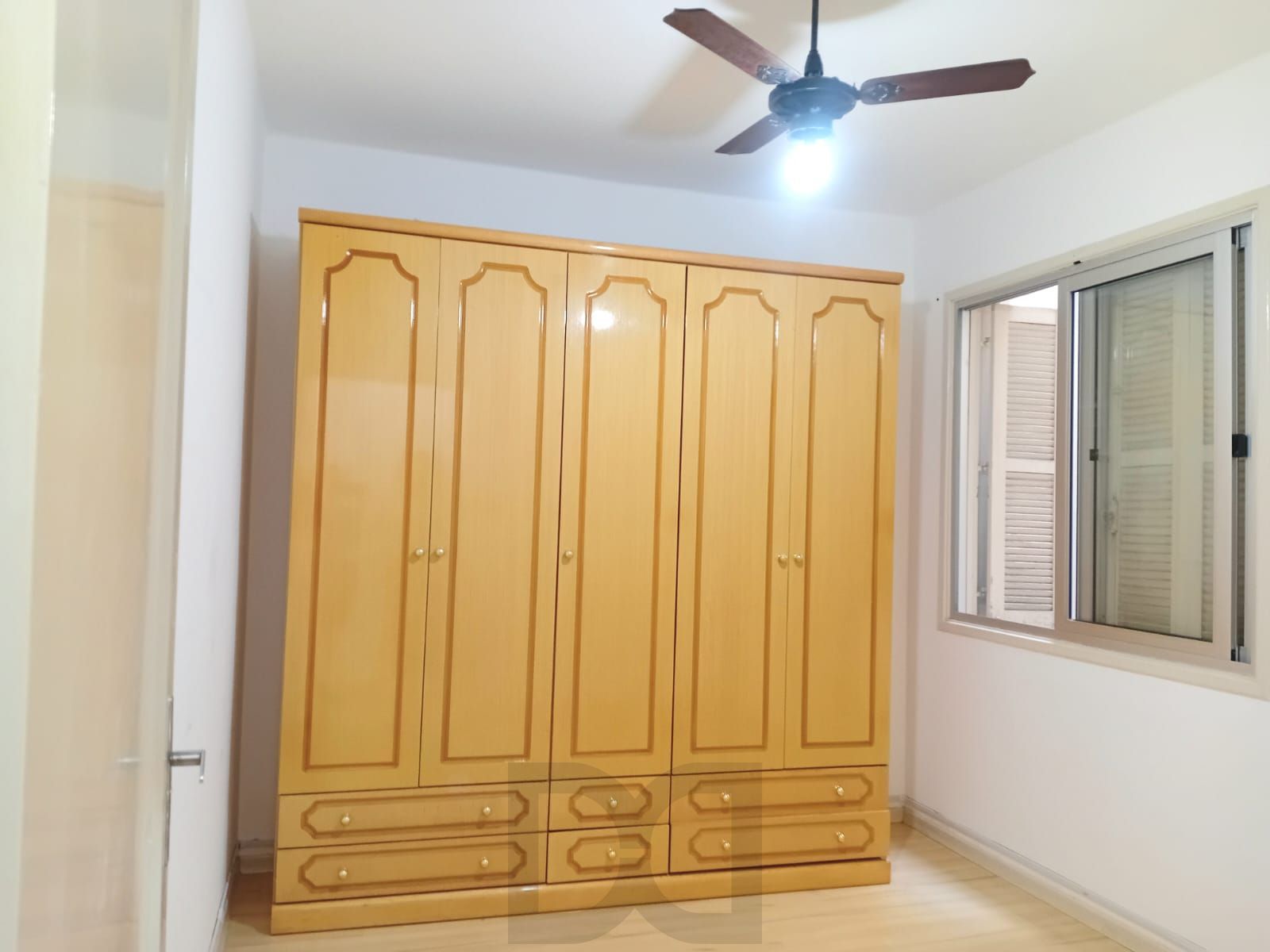 Apartamento 3 dormitórios, frente, sacada no bairro Santana - Porto Alegre - RS — foto 17