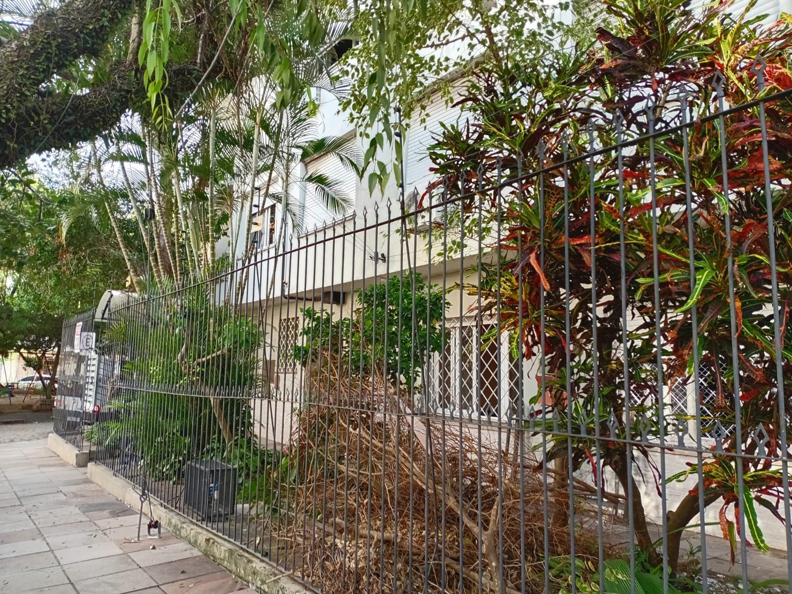 Apartamento 3 dormitórios, frente, sacada no bairro Santana - Porto Alegre - RS — foto 32