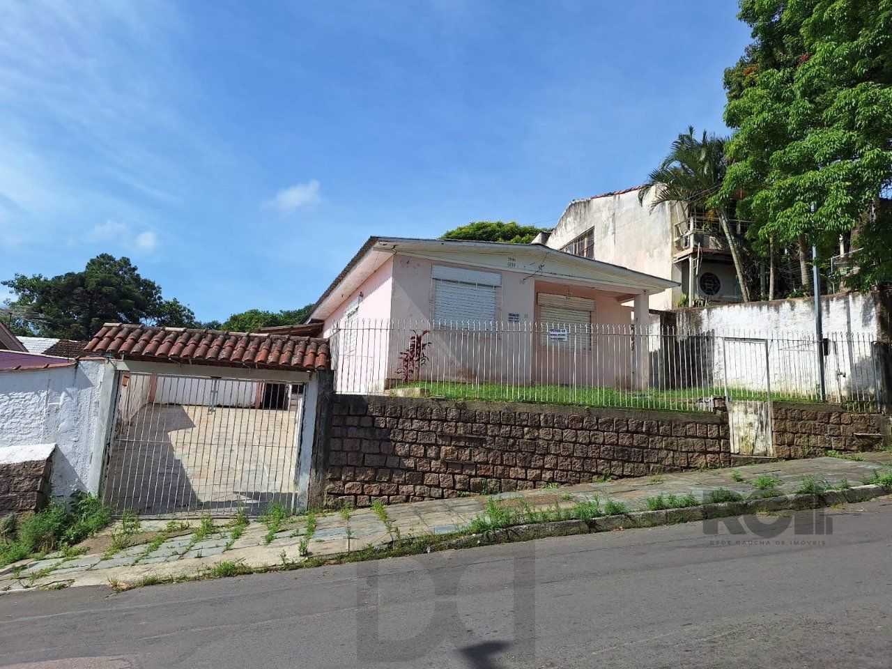 Terreno com casa com 3 quartos, vaga de garagem, no bairro Ipanema, Porto Alegre/RS — foto 1