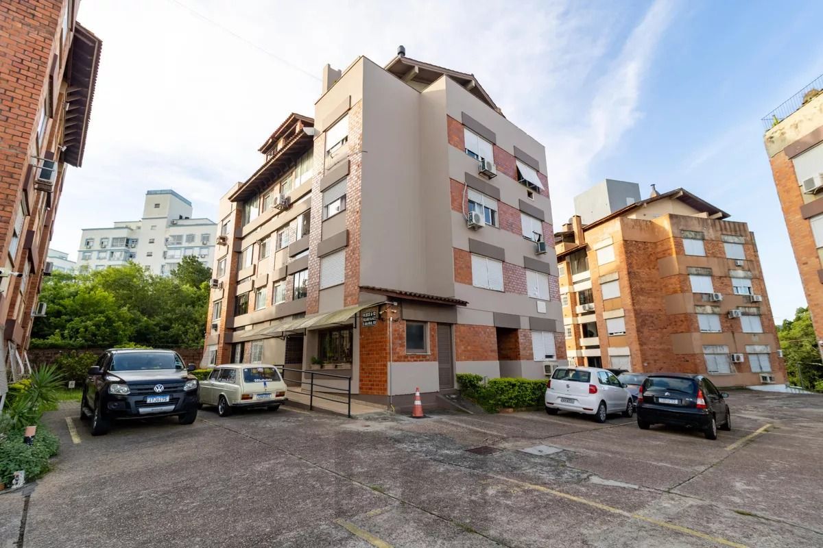 Apartamento 02 dormitórios - sacada com churrasqueira peças amplas em Tradicional condomínio no Bairro Cavalhada - 01 vaga escriturada — foto 22