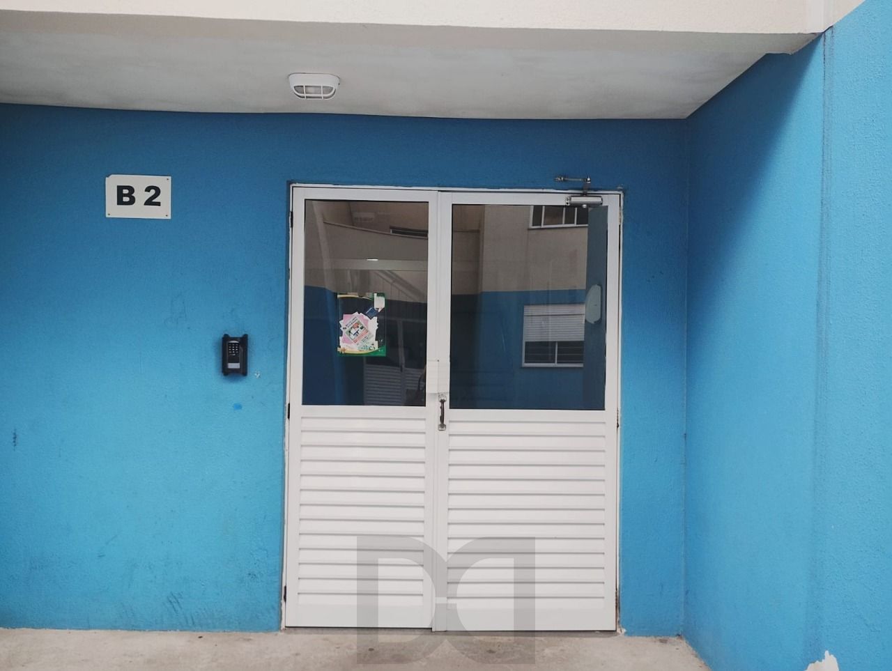 Apartamento de 2 dormitórios com vaga e portaria 24 horas ! — foto 2