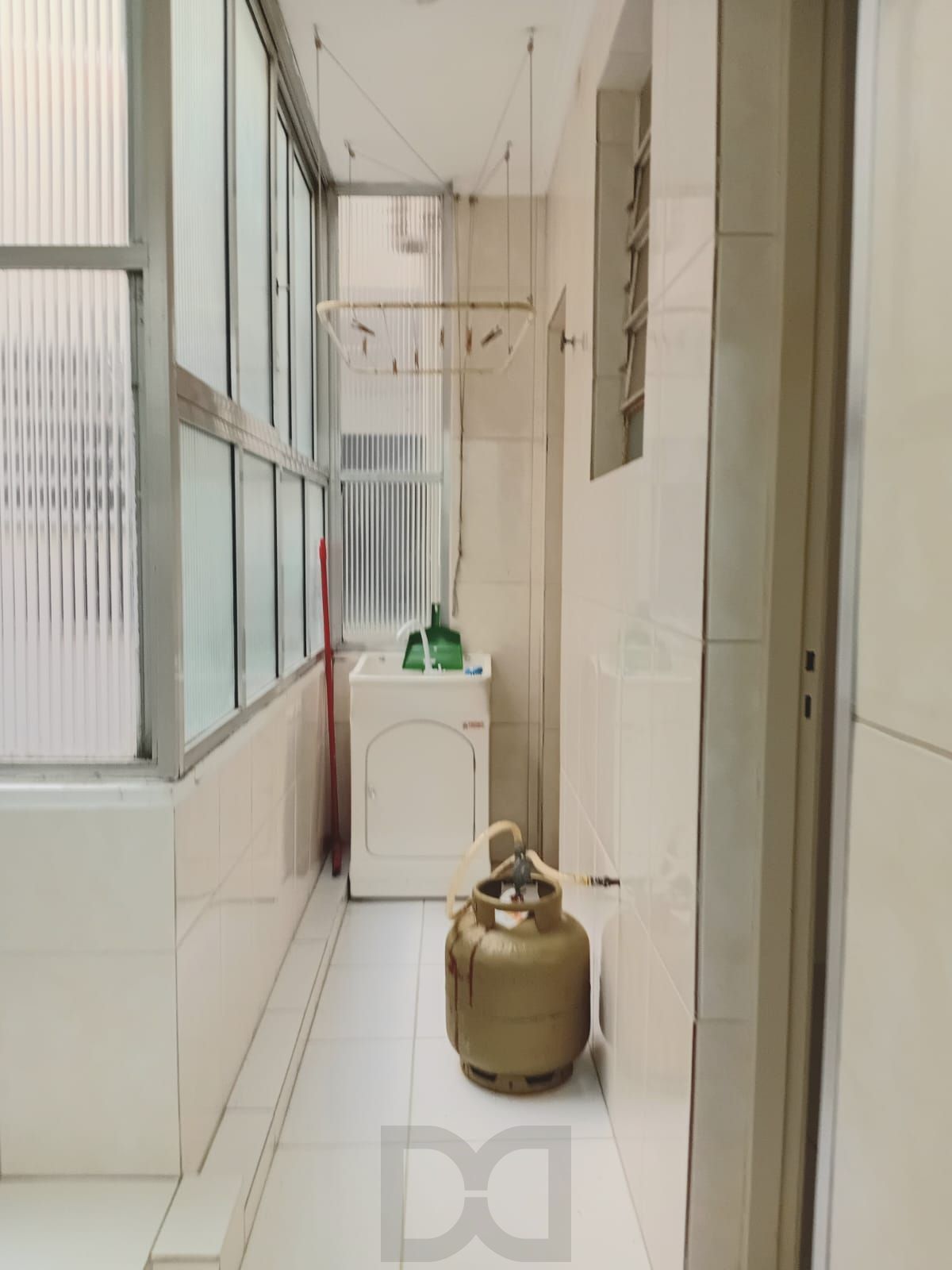 Apartamento 3 dormitórios, frente, sacada no bairro Santana - Porto Alegre - RS — foto 9