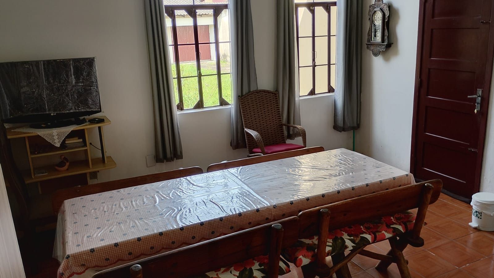 Casa térrea com 2 dormitórios na casa da frente e no fundos ,um galpão de alvenaria , churrasqueira ! — foto 7