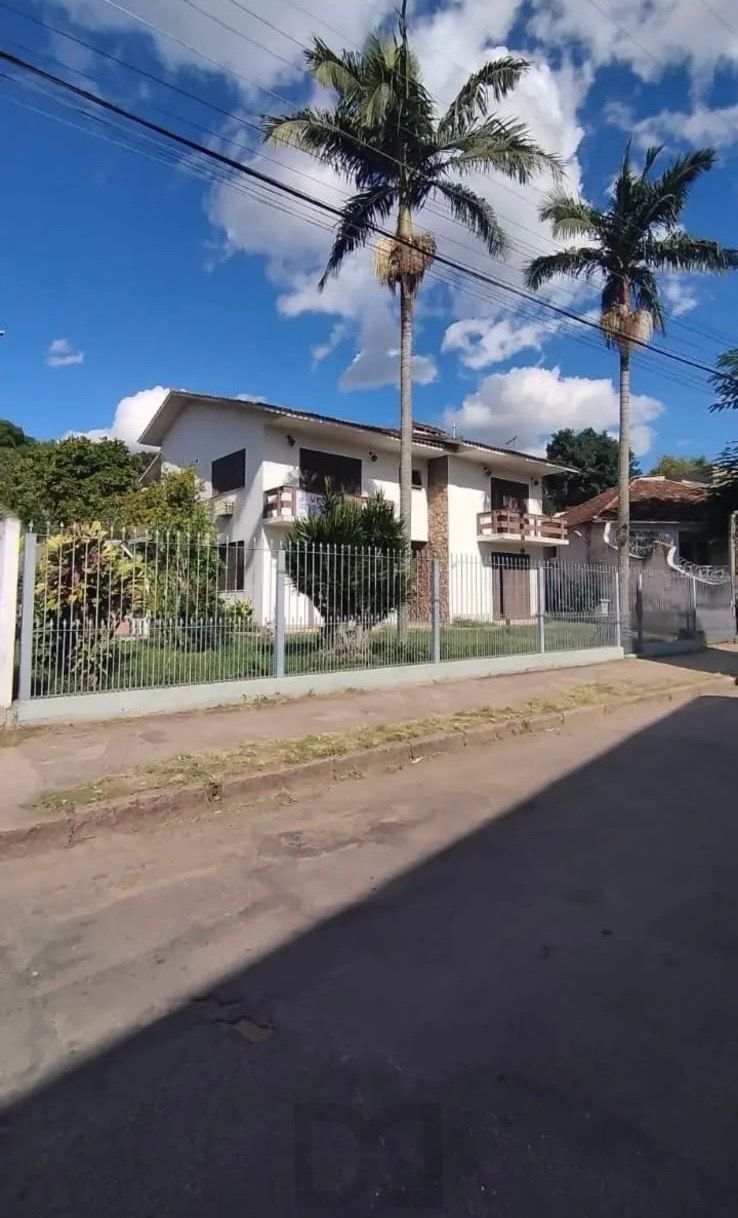 Casa Ampla no Jardim Carvalho com 4 dormitórios — foto 1