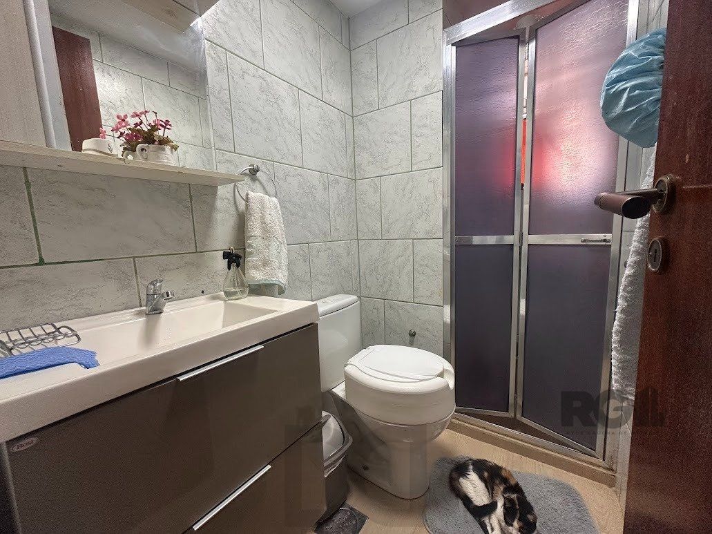 Apartamento a venda, dois dormitórios mobiliado no bairro Cristal. — foto 17