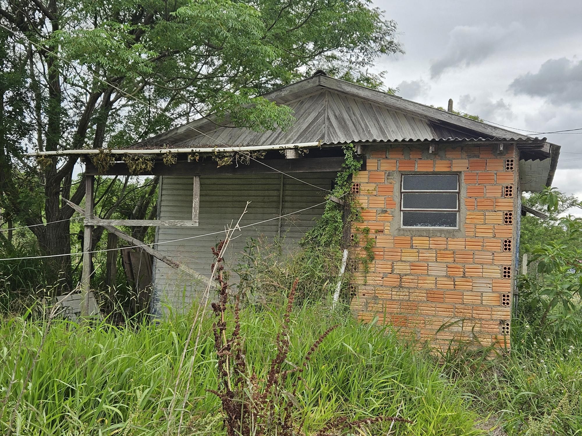 Terreno plano com Casa em Madeira 2d, 1Banh, Restinga, Porto Alegre — foto 13