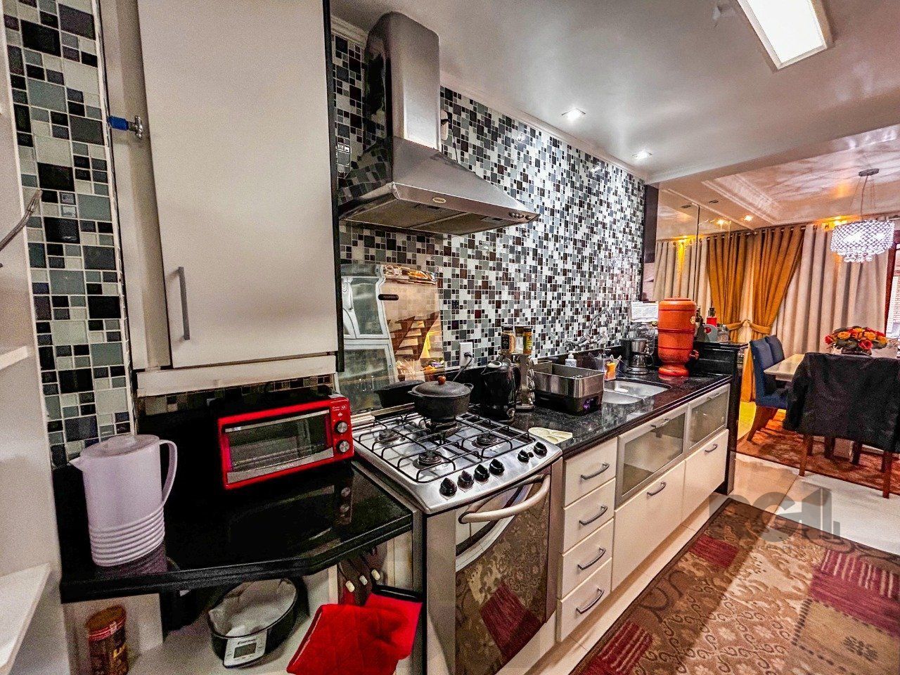 casa em condominio, com 1 suíte, 2 vagas, lareira, churrasqueira, infra completa — foto 3