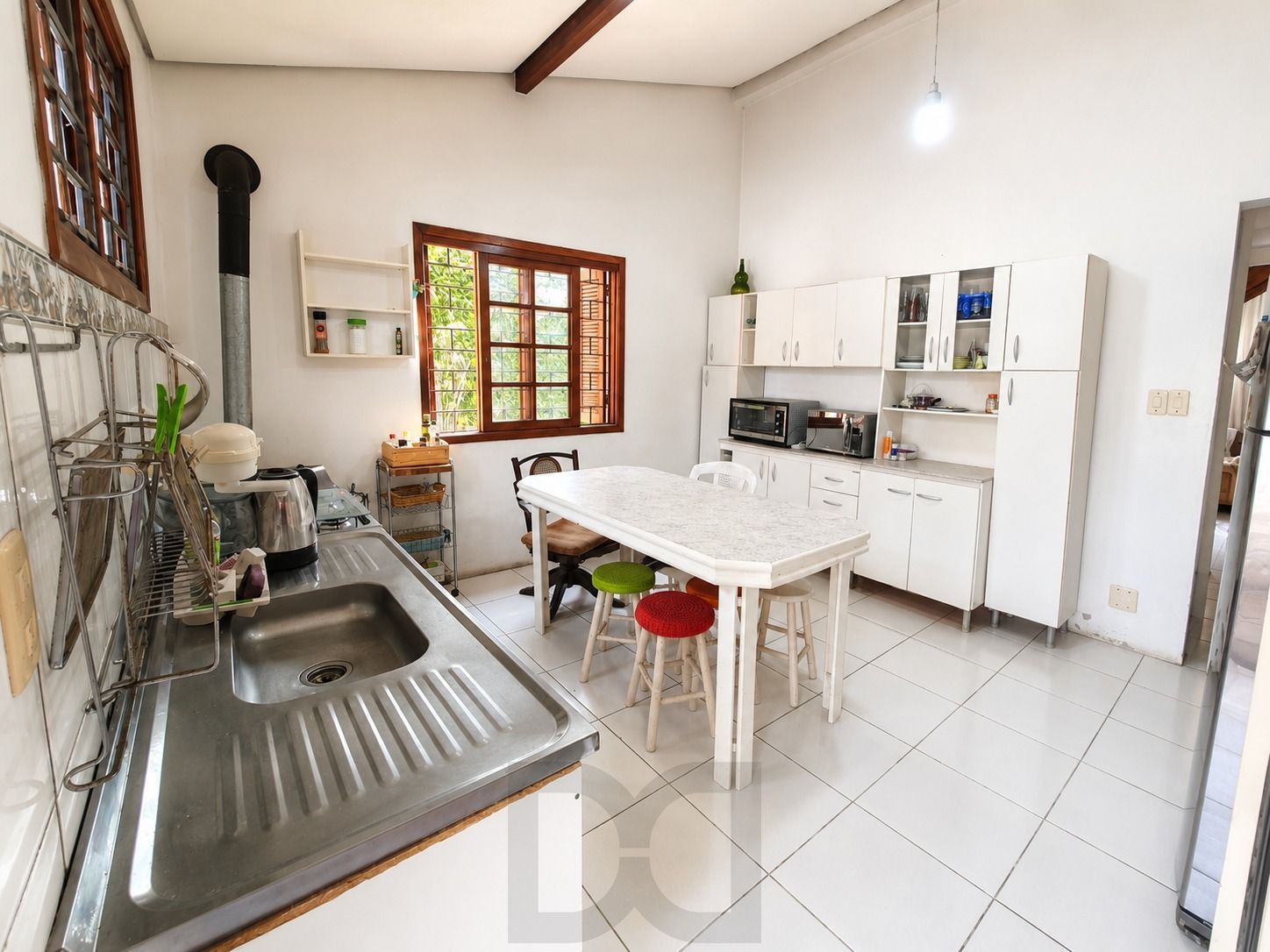 Casa 4 domitorios sendo uma suite com 6 vagas em 195m2 no bairro Guaruja. — foto 7