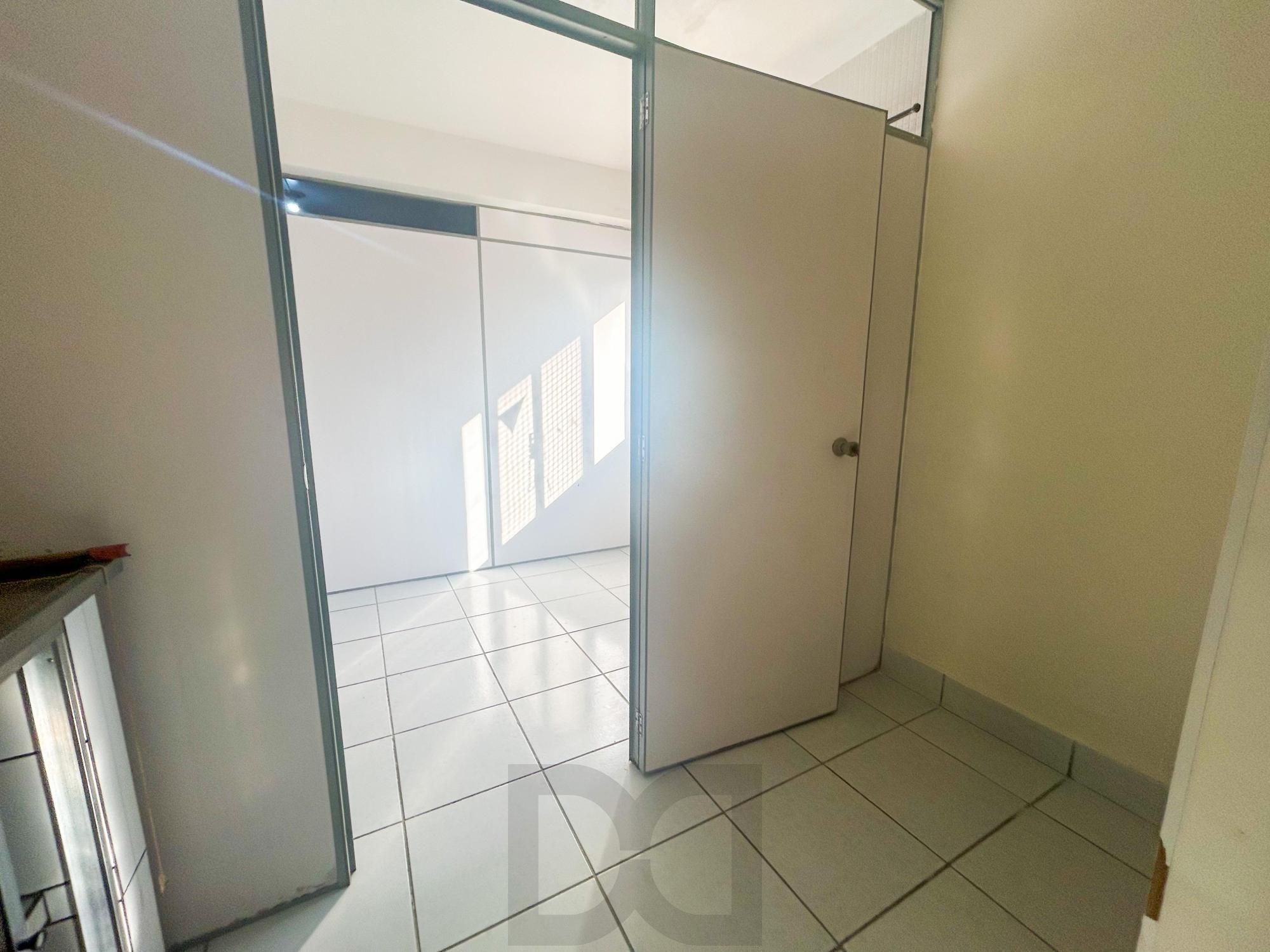 Ponto Comercial no Bairro Menino Deus. — foto 37