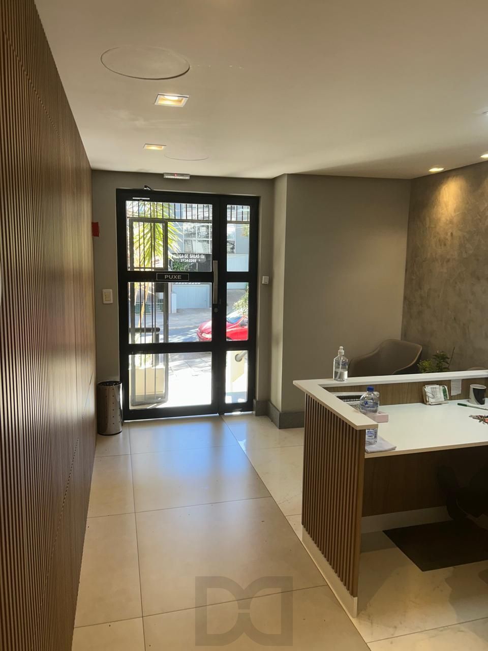 Sala com vaga coberta no bairro Petrópolis em Porto Alegre RS — foto 10