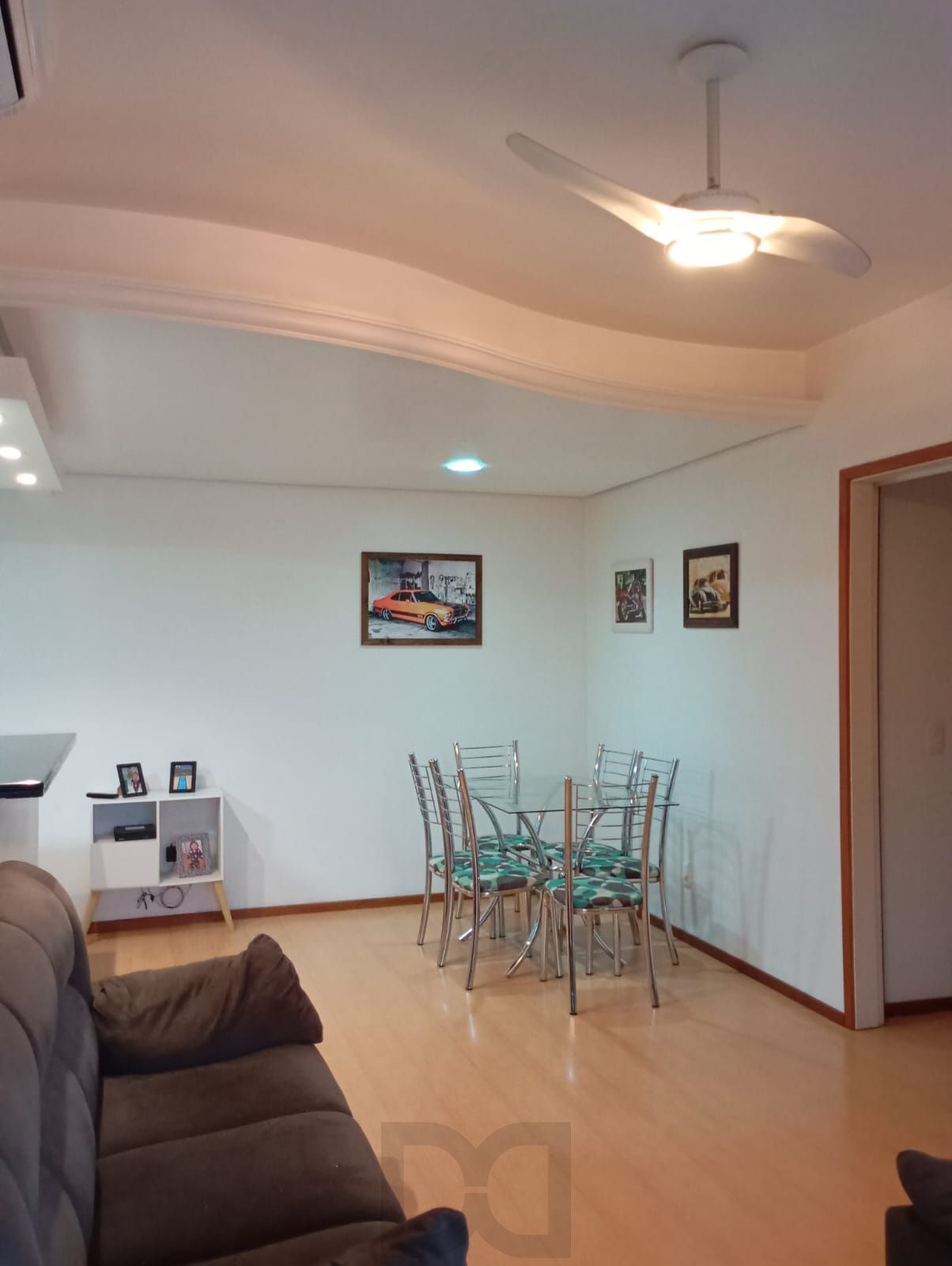 Apartamento com 02 quartos e 01 vaga coberta no Bairro Menino Deus, Porto Alegre — foto 3