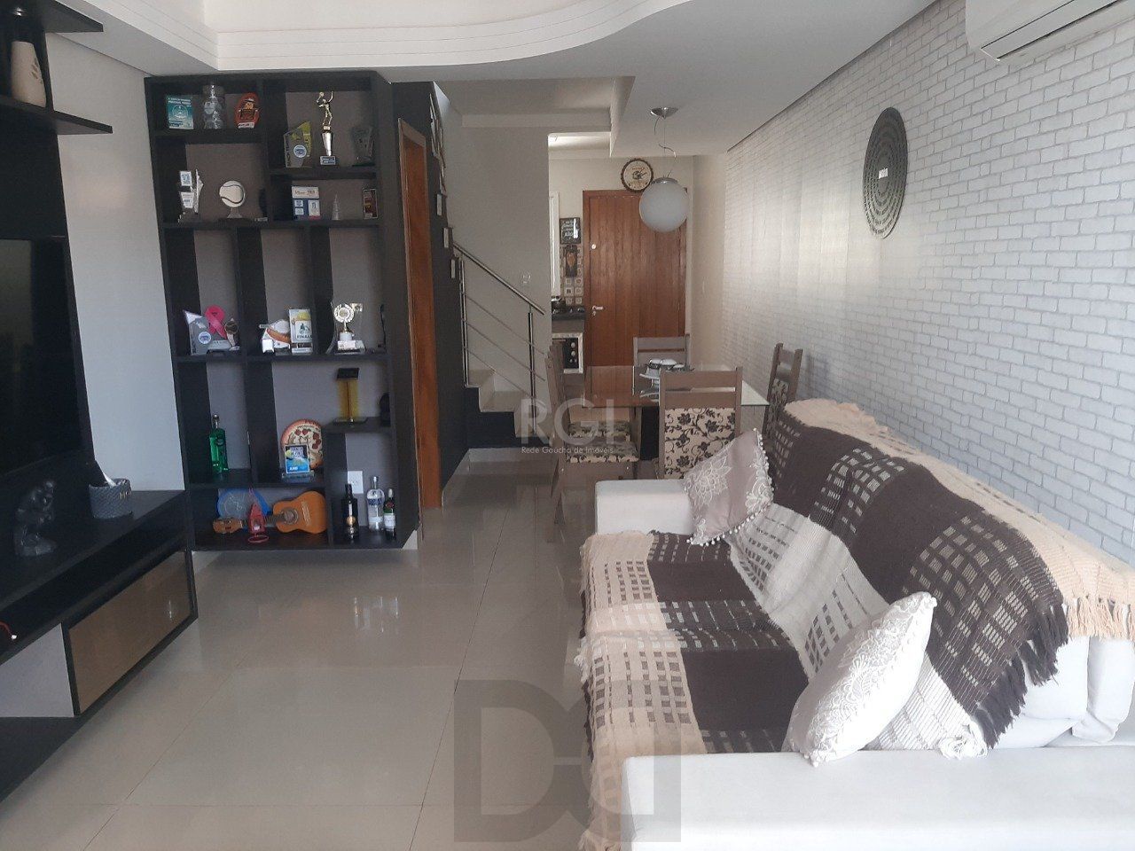 Casa com 2 quartos, 2 suítes, varanda, vaga, no bairro Aberta dos Morros, Poa/RS — foto 3