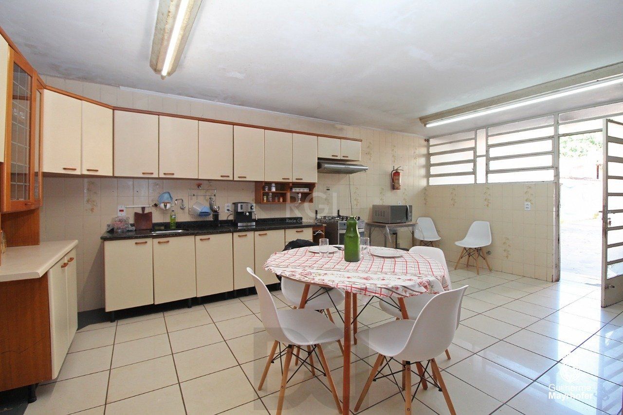 Casa para Venda - 526.64m², 4 dormitórios, sendo 2 suites, 4 vagas - Teresópolis — foto 2