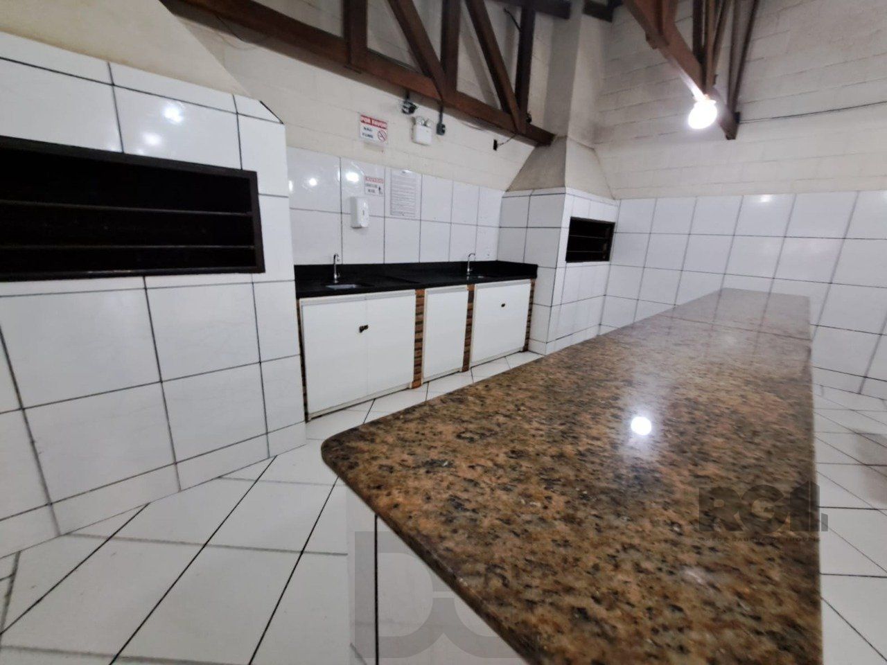 Apartamento semimobiliado de 2 dormitórios no bairro Vila Nova — foto 29