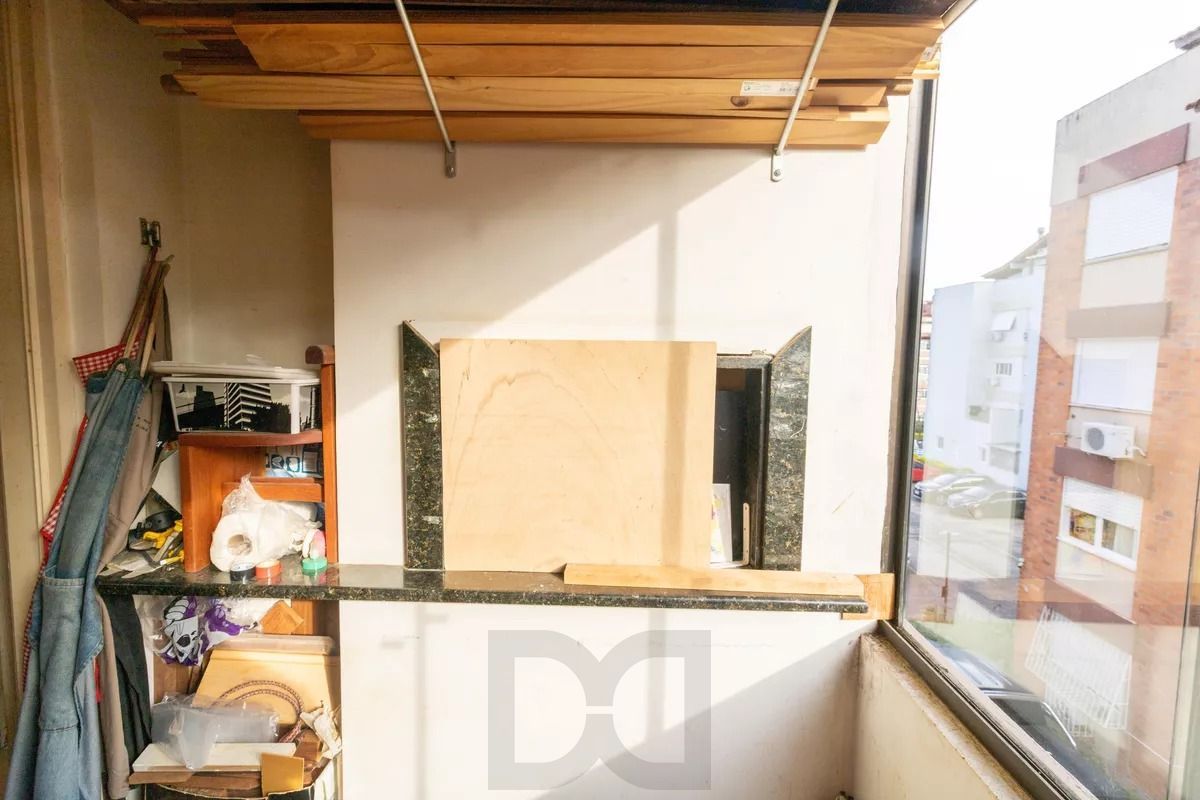 Apartamento 02 dormitórios - sacada com churrasqueira peças amplas em Tradicional condomínio no Bairro Cavalhada - 01 vaga escriturada — foto 6