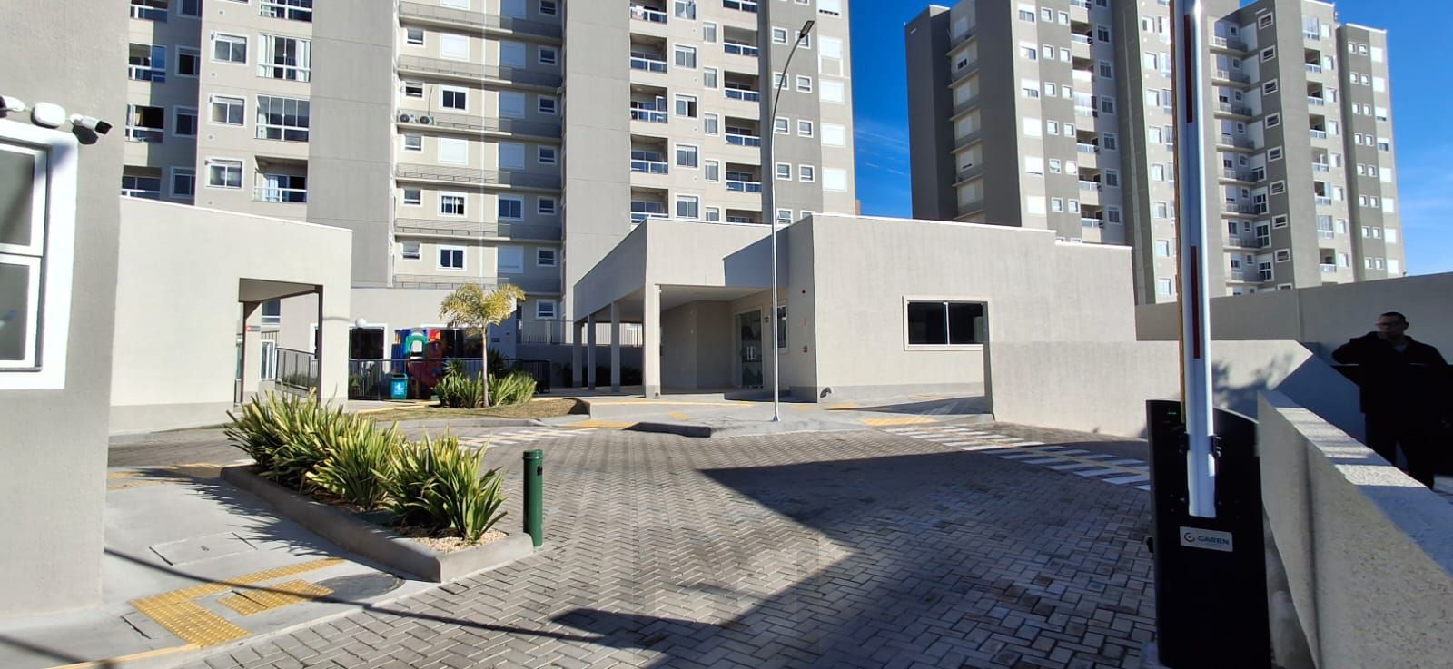 Apartamento 2 dormitórios, suíte, sacada com churrasqueira, 1 vaga, Jardim Itu, Porto Alegre — foto 1