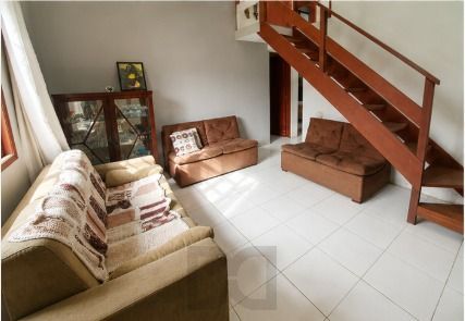 Casa 4 domitorios sendo uma suite com 6 vagas em 195m2 no bairro Guaruja. — foto 3