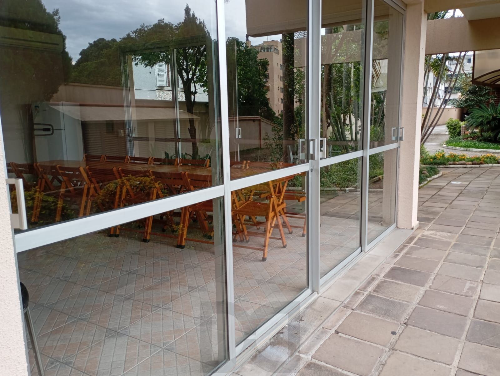 Apartamento com 02 quartos e 01 vaga coberta no Bairro Menino Deus, Porto Alegre — foto 25