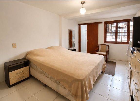 Casa 4 domitorios sendo uma suite com 6 vagas em 195m2 no bairro Guaruja. — foto 9