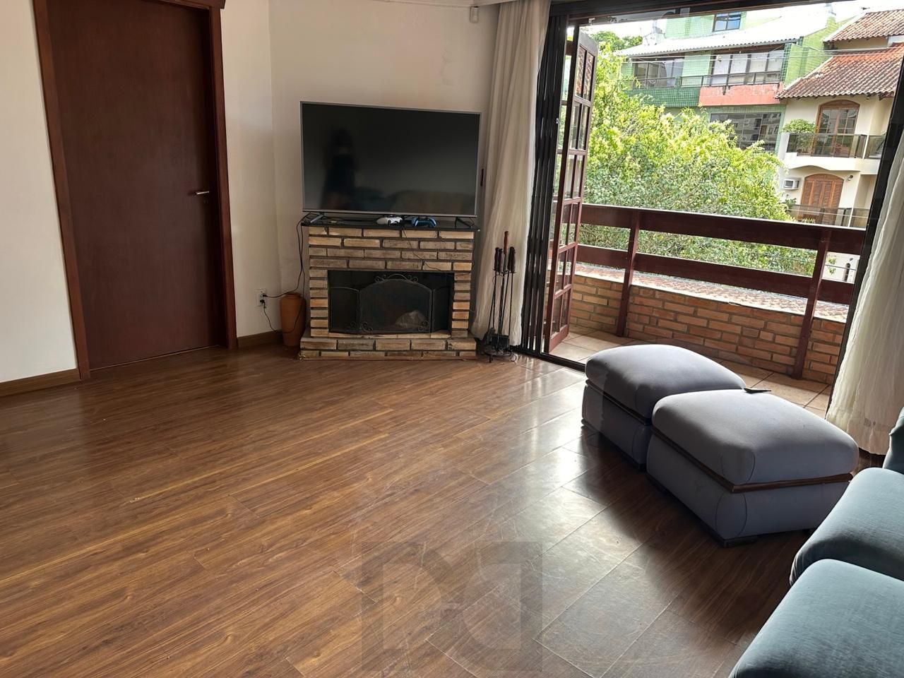 Casa com 03 quartos e 02 vagas de garagem — foto 3