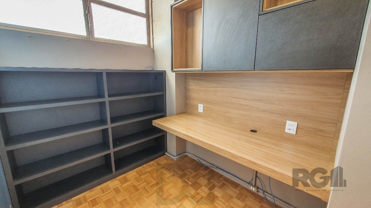 Apartamento com 4 quartos, vaga de garagem, no bairro Moinhos de Vento, Poa/RS — foto 4
