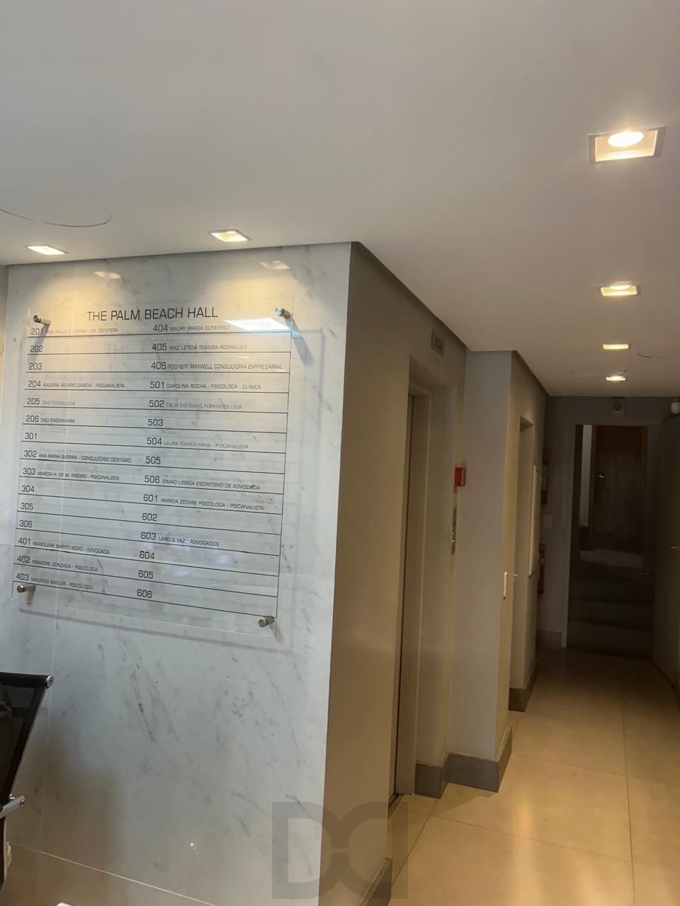 Sala com vaga coberta no bairro Petrópolis em Porto Alegre RS — foto 12