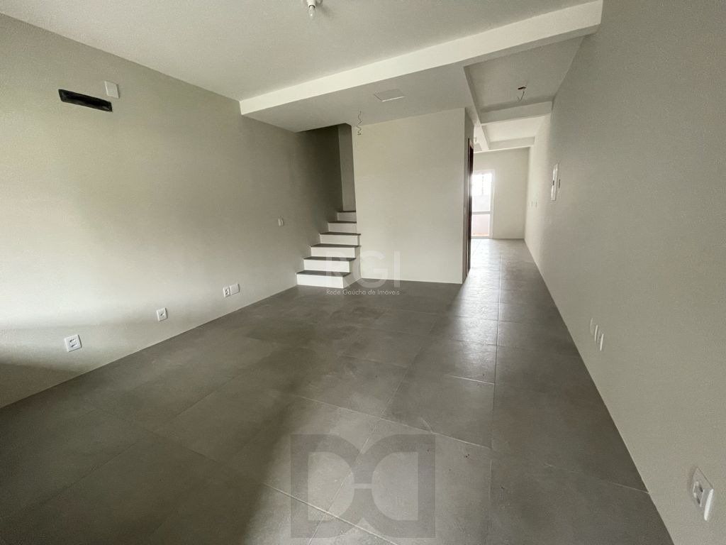 Casa 3 dormitórios, sendo 1 suites, 2 vagas - Guarujá, Porto Alegre RS — foto 2