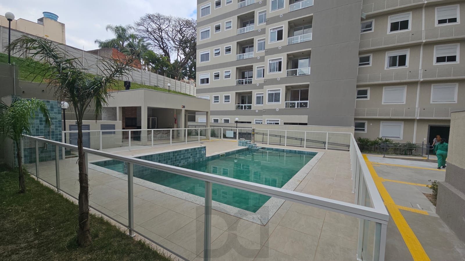 Apartamento 2 dormitórios , suíte , sacada com churrasqueira , 1 vaga de garagem coberta ! — foto 1