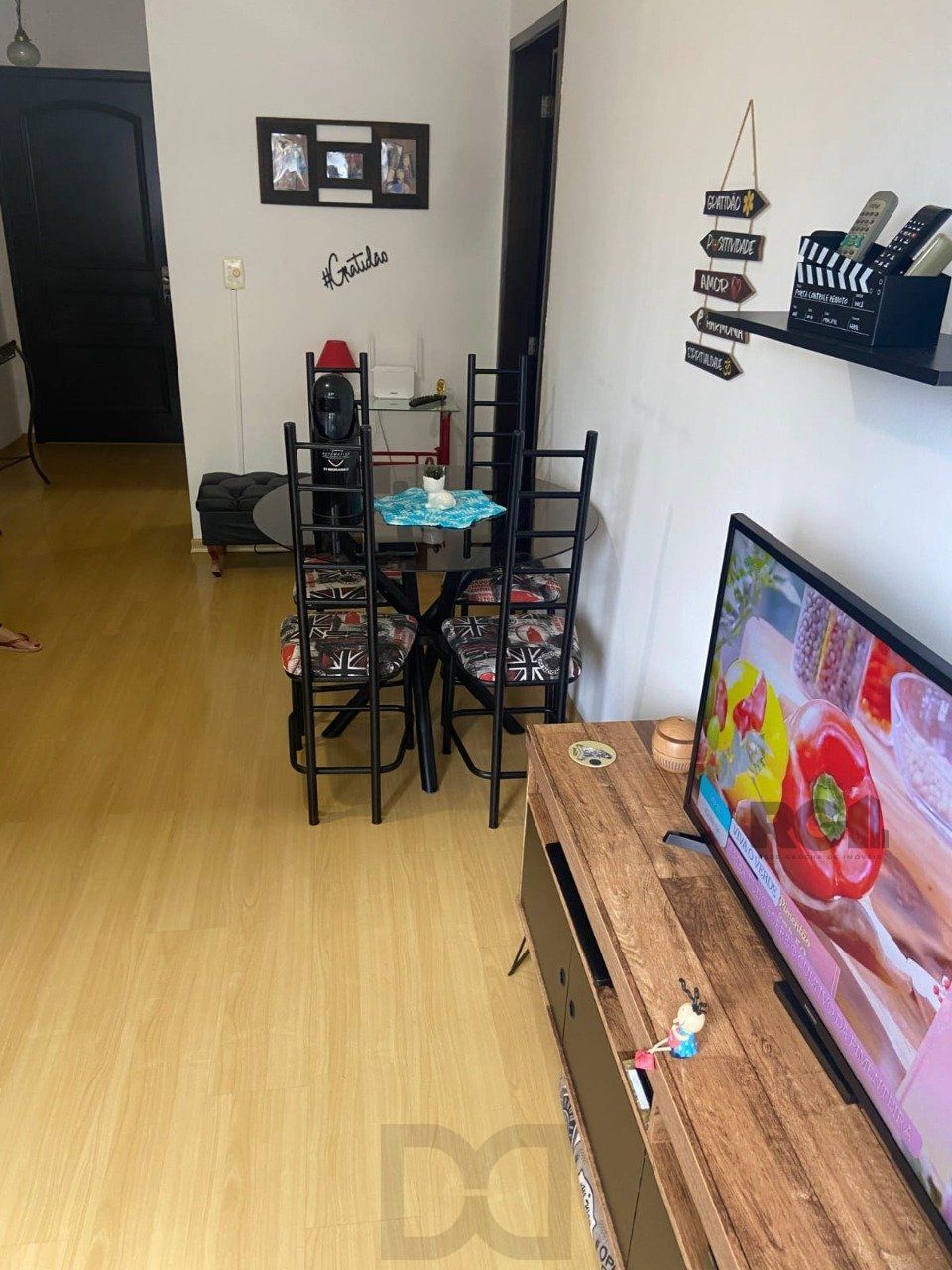 Apartamento de 2 dormitórios, sala, cozinha, banheiro, área de serviço com vaga de garagem escriturada e coberta — foto 2
