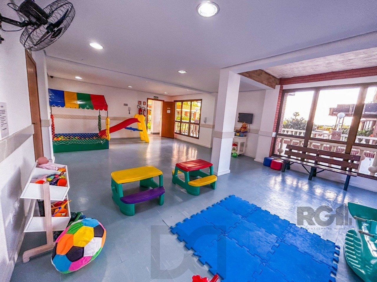 Cobertura, 3 dormitórios, sendo 1 suíte, 3 vagas - Tristeza — foto 25