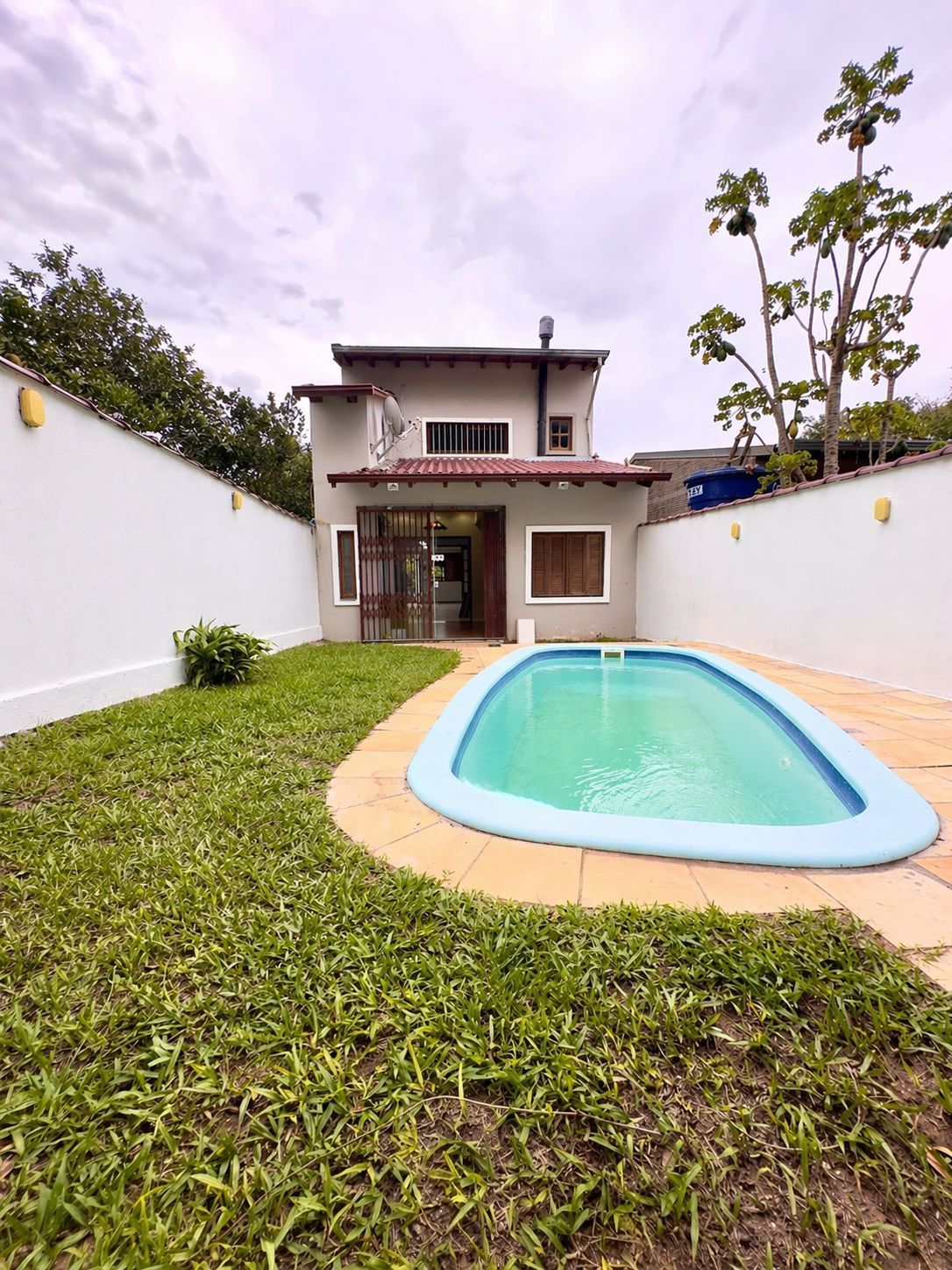 CASA DE DOIS QUARTOS  COM PISCINA NO BAIRRO PONTA GROSSA — foto 1