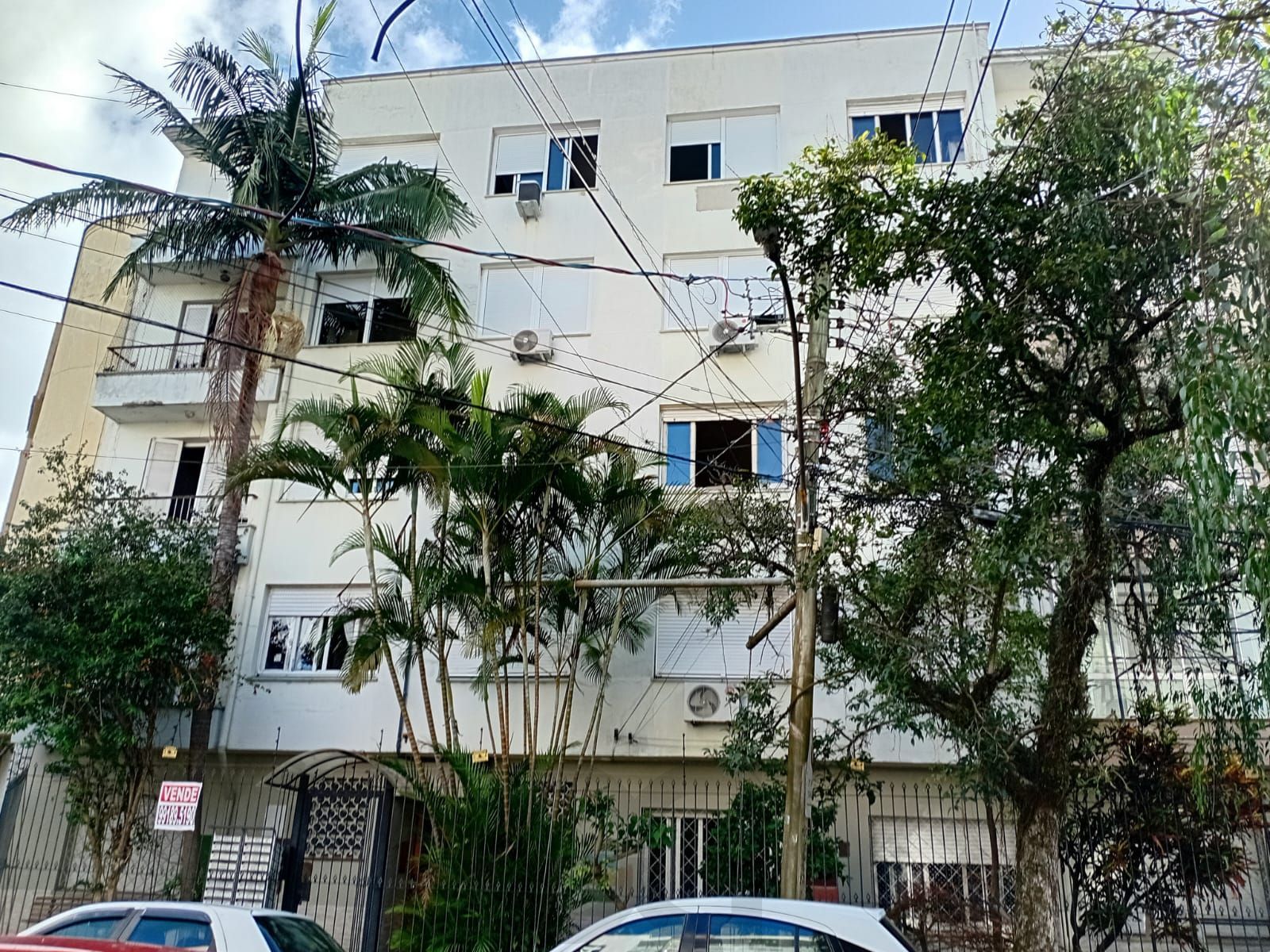 Apartamento 3 dormitórios, frente, sacada no bairro Santana - Porto Alegre - RS — foto 1