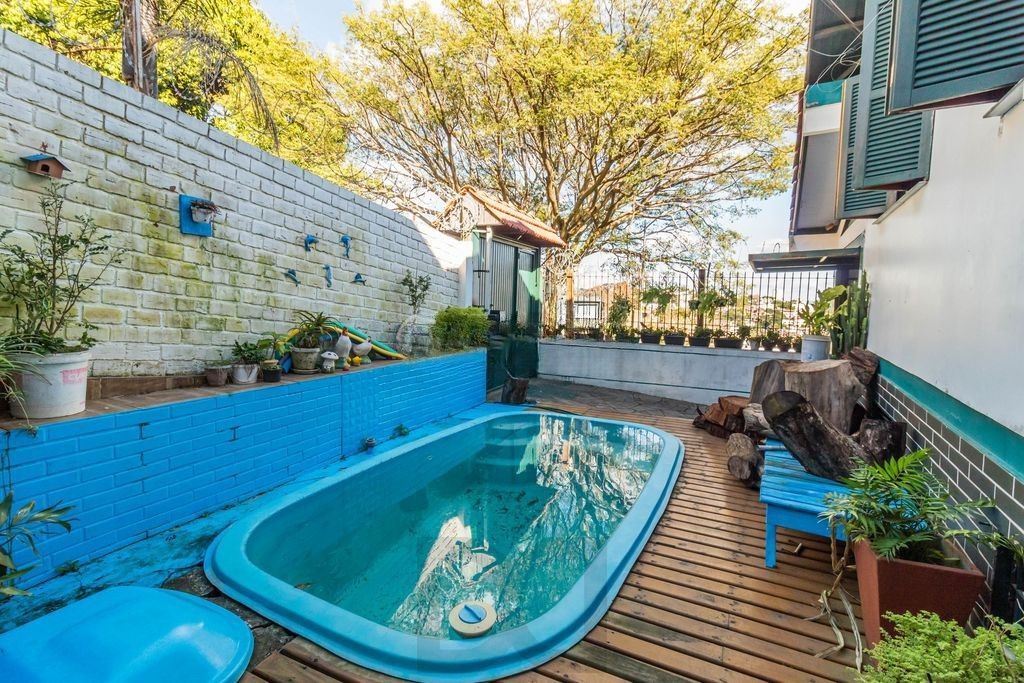 CASA 03 dormitórios, 2 suítes, 216m² privativos com piscina no BAIRRO MEDIANEIRA — foto 2