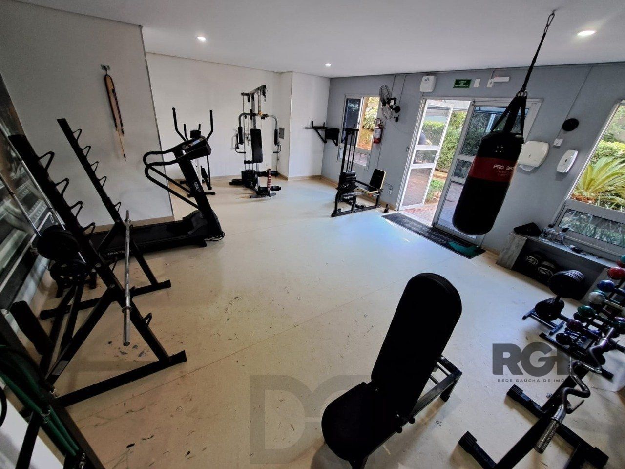 APARTAMENTO DE 2 DORMITÓRIOS E VAGA ESCRITURADA EM CONDOMÍNIO COM INFRA COMPLETA. — foto 32