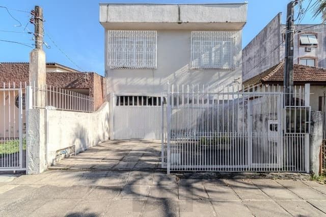 Casa com 04 quartos no Bairro : Partenon em Porto Alegre/RS — foto 2