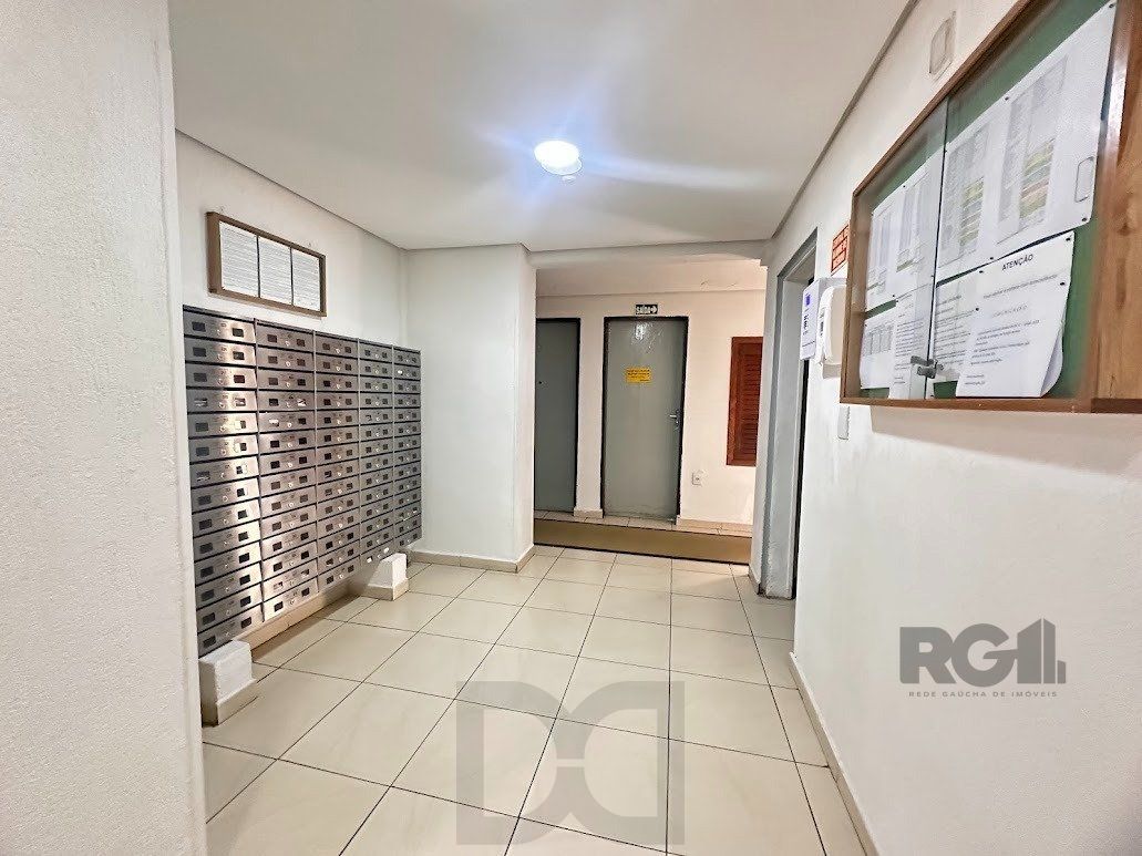 Apartamento a venda, dois dormitórios mobiliado no bairro Cristal. — foto 31