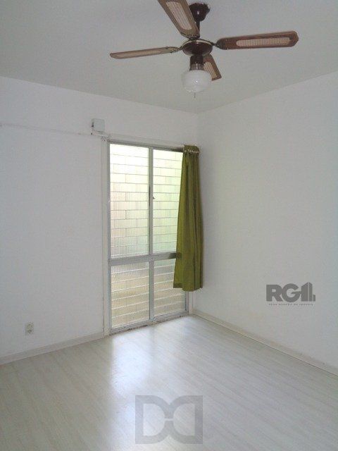 APTO 02 DORMITÓRIOS AMPLAS PEÇAS - 01 VAGA ESCRITURADA NO BAIRRO TRISTEZA — foto 9