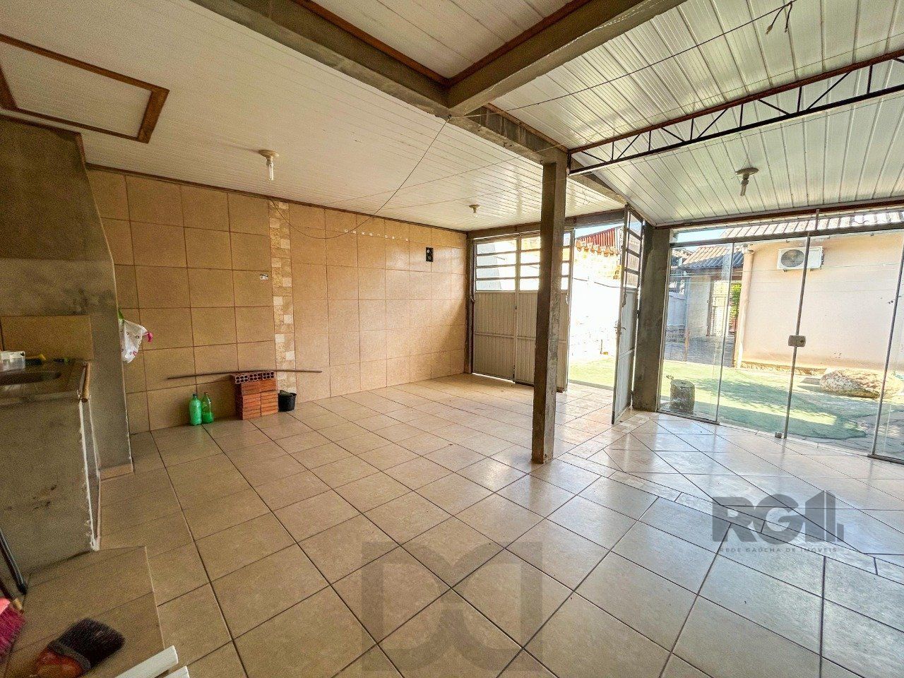 Casa 03 quartos, peças amplas, 03 dormitórios, salão de festas -3 vagas - Cavalhada — foto 33