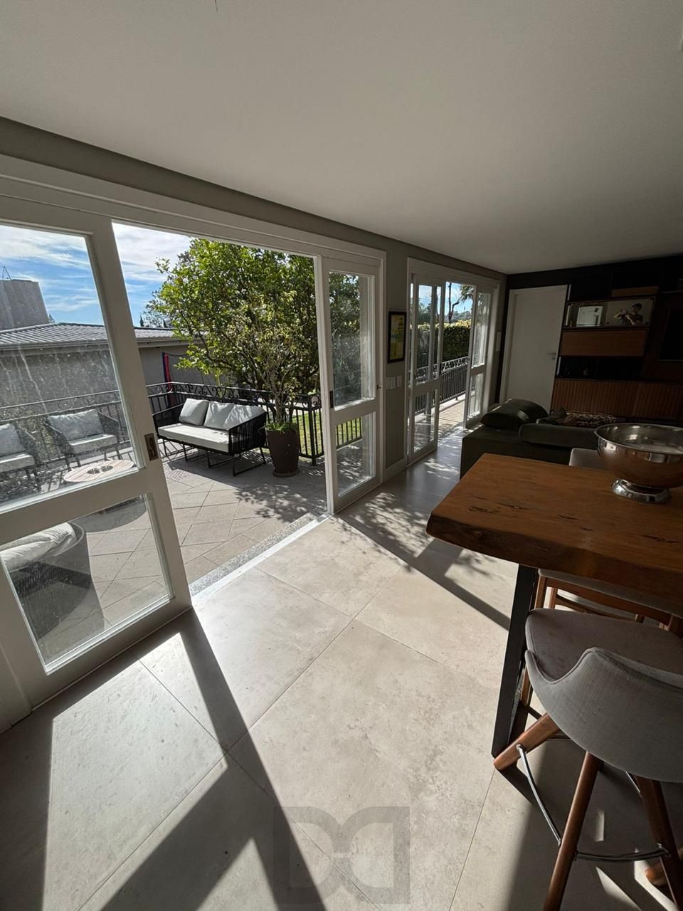 Casa 4 dormitórios, 1 suíte, 03 vagas, Bairro Três Figueiras, Porto Alegre. — foto 6