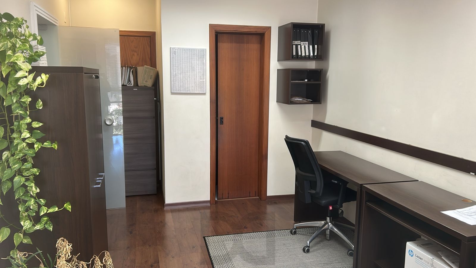 Sala com vaga coberta no bairro Petrópolis em Porto Alegre RS — foto 9