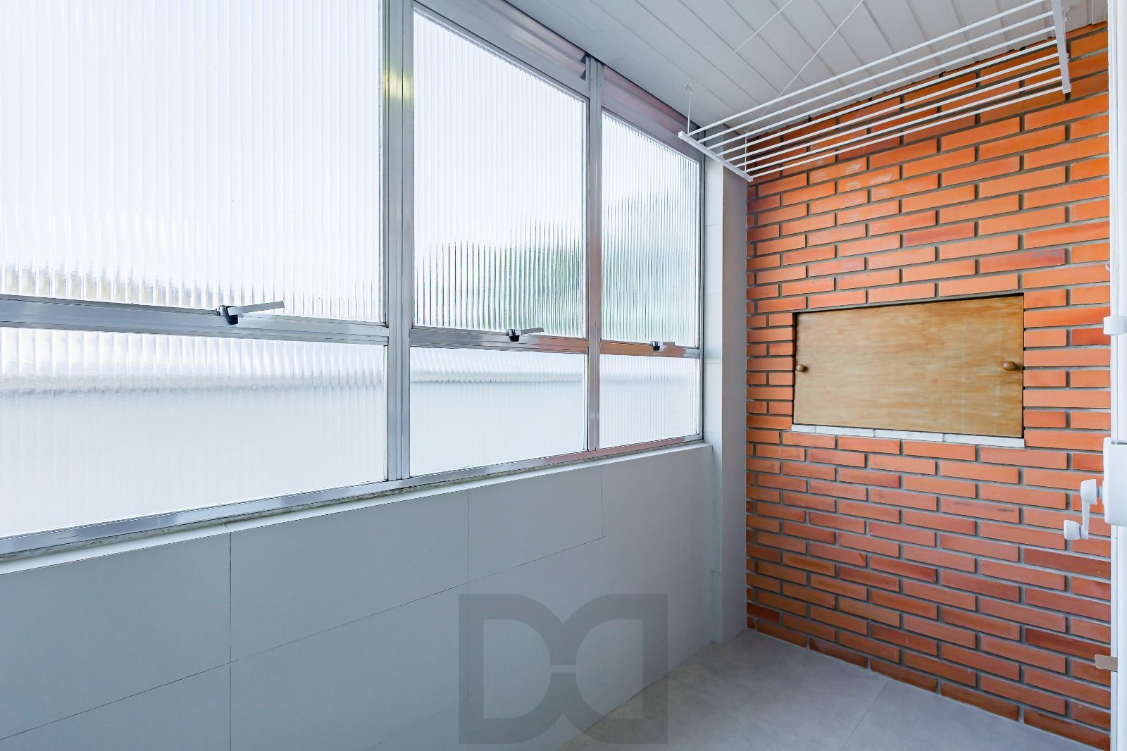 Apartamento a venda com dois dormitorios e vaga coberta no bairro Menino Deus. — foto 16