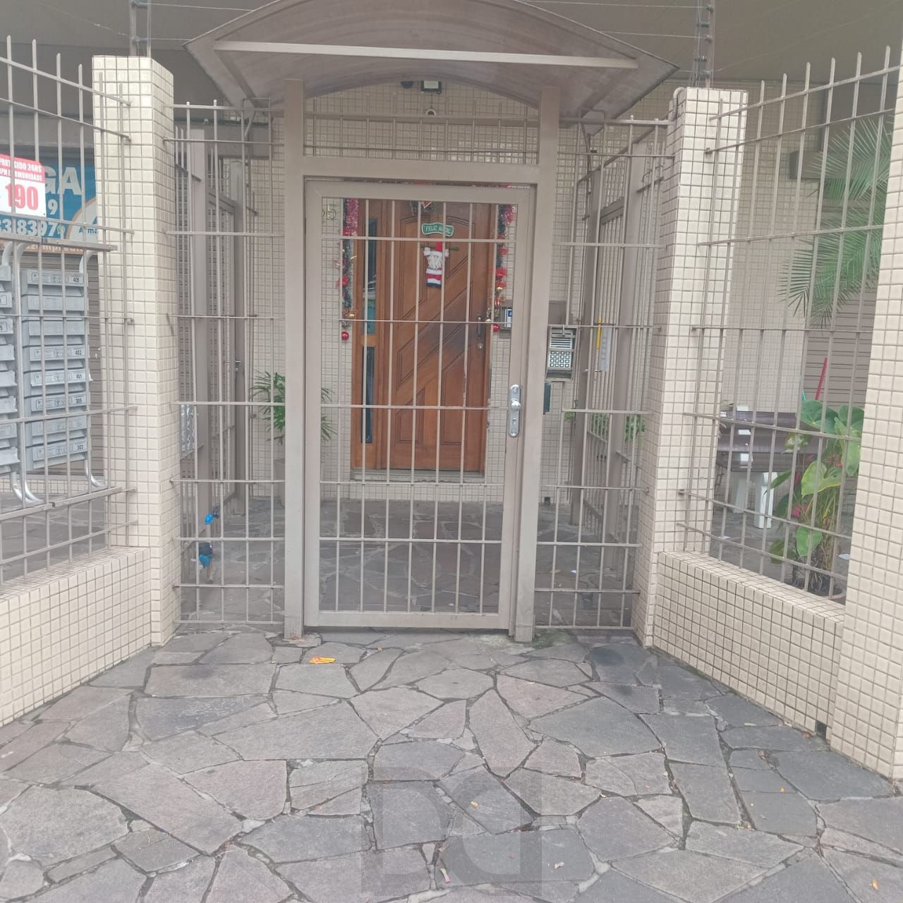 Apartamento com 02 Quartos e 02 Banheiros no Bairro Partenon em Porto Alegre — foto 1