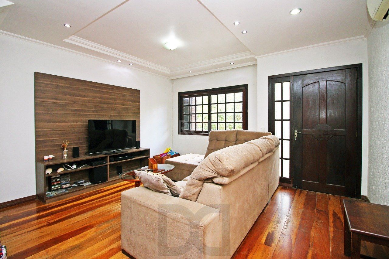 Casa 4 Suítes e 6 vagas de garagem no bairro Jardim Itu — foto 1