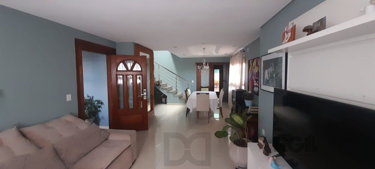Casa com 03 quartos, sendo 01 suíte, 03 vagas de garagem. — foto 1