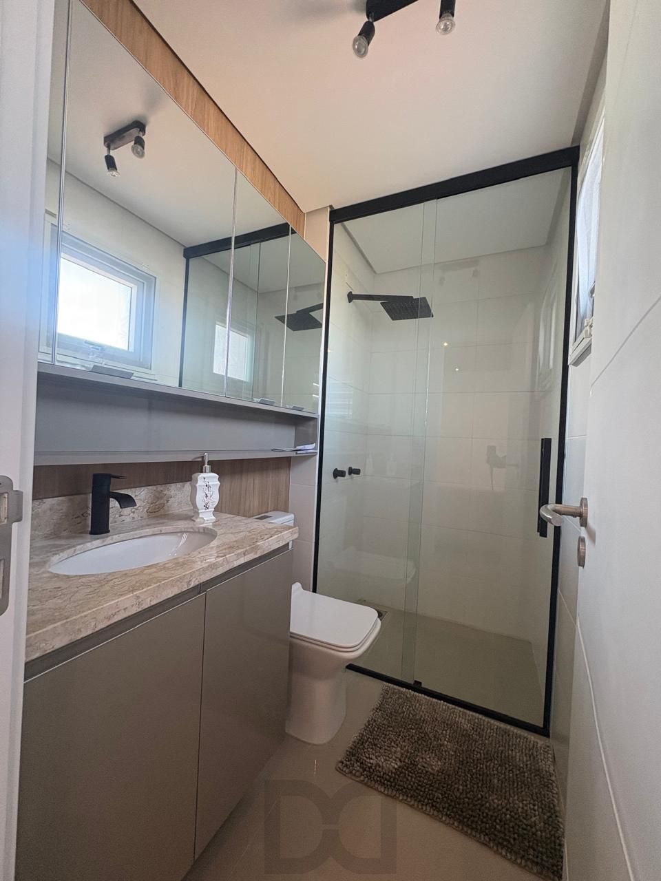 Apartamento à venda no Bairro Tristeza – Mobiliado. Lindo apartamento de 3 dormitórios, transformado em 2 dormitorios, sendo 1 suíte, com excelente distribuição dos ambientes. — foto 11