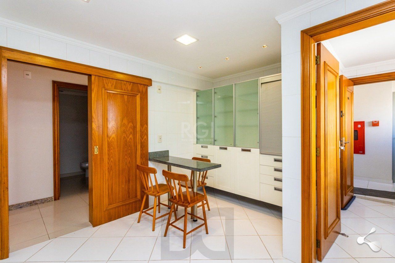 195m churrasqueira, 3 suites, 4 vagas semimobiliado no bairro Rio Branco, Poa/RS — foto 33